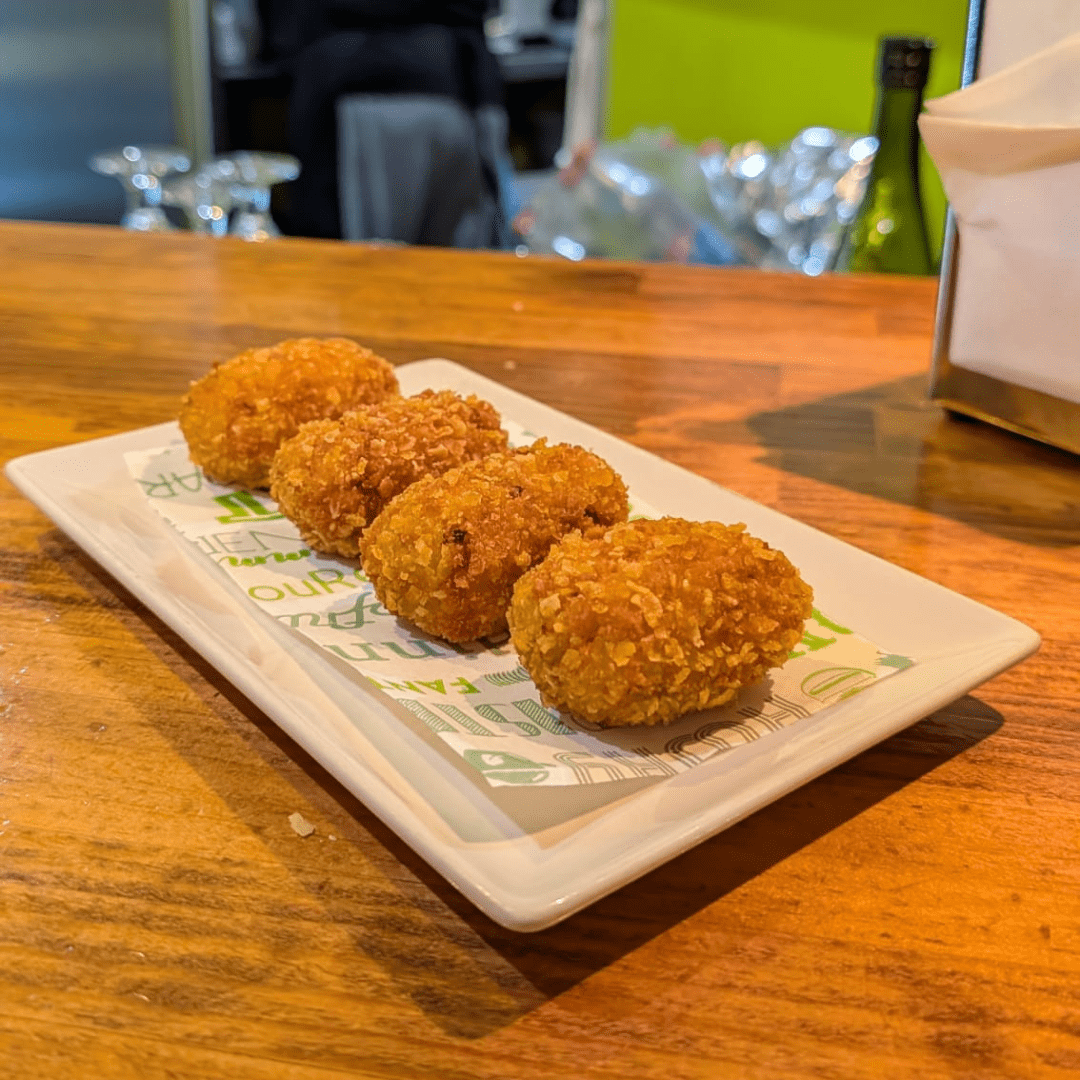 croquetas de jamón pepito de lomo con salsa verde